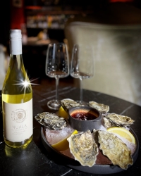 Set Oysters Gillardeau №2 + Nuala Sauvignon Blanc 12,5% (0,75)